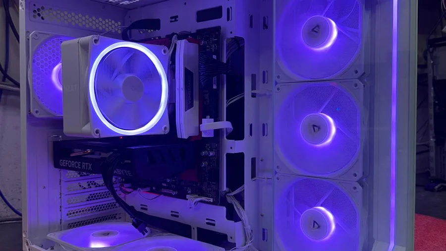 מחשב לבן Corsair